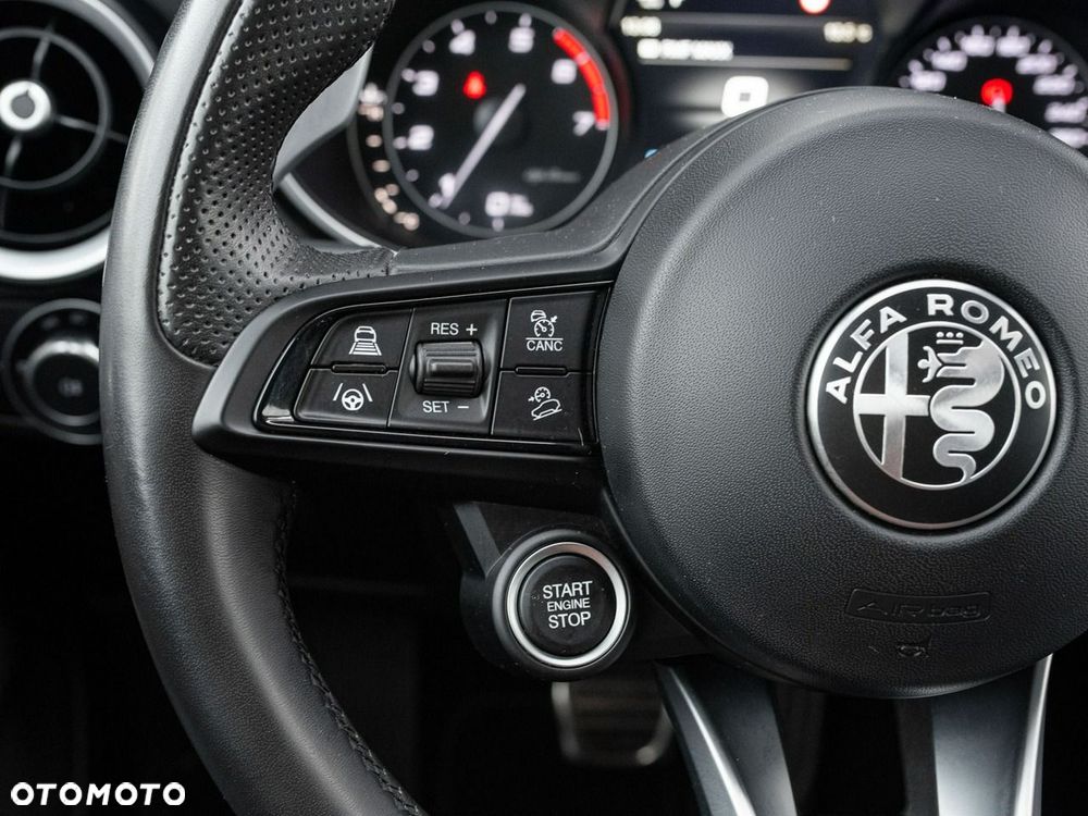 Alfa Romeo Stelvio - 14