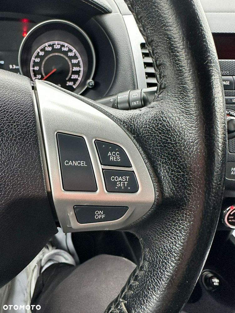 Mitsubishi Outlander - 14