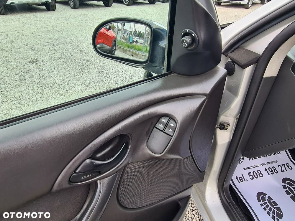 Ford Focus 1.6 16V Trend - 21