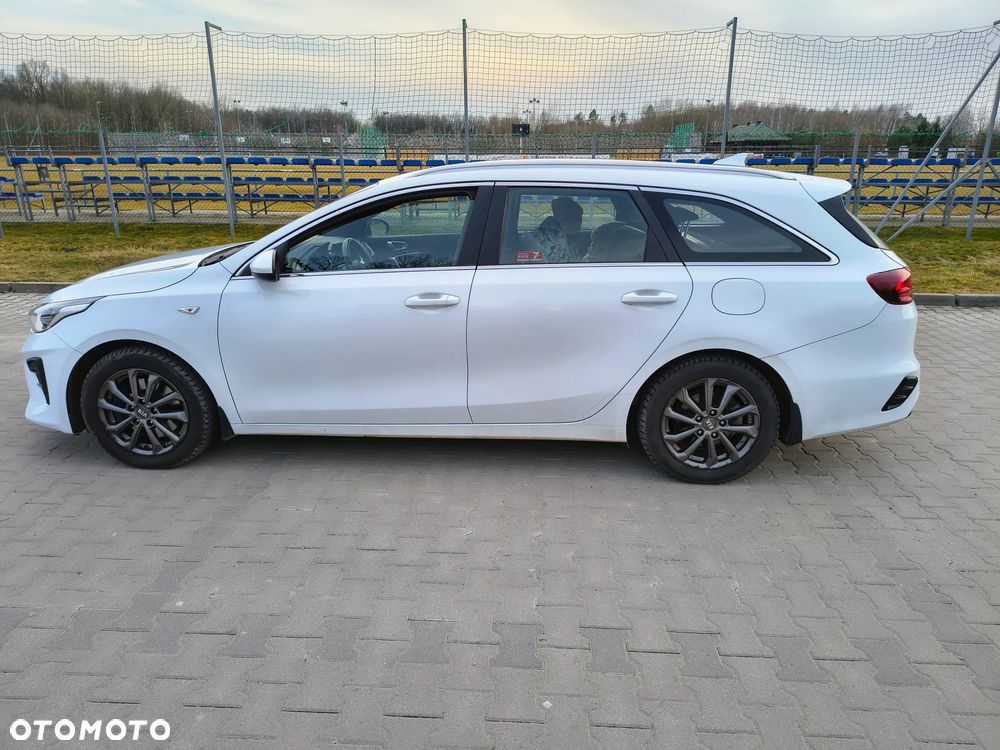 Kia Ceed 1.6 CRDi SCR GT-Line - 4