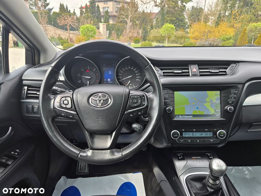 Toyota Avensis 2.0 D-4D Premium - 16