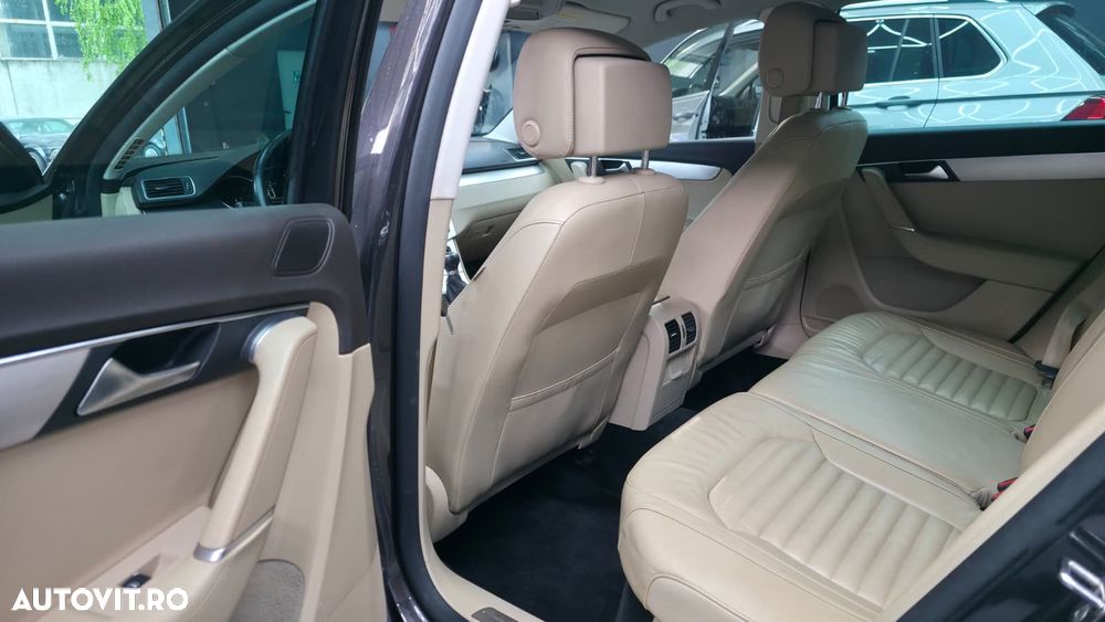 Volkswagen Passat 2.0 TDI 4Motion BlueMotion Technology Highline - 9