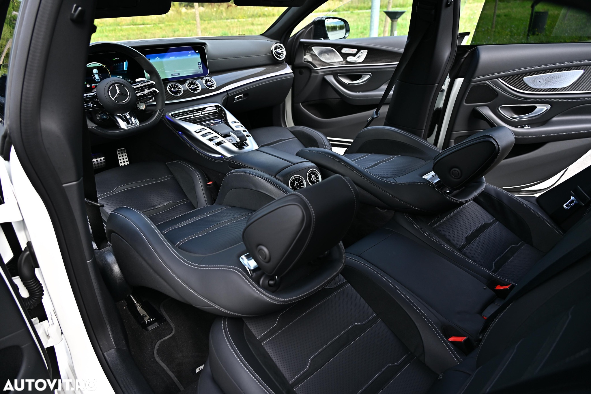 Mercedes-Benz AMG GT 53 4MATIC+ MHEV - 11