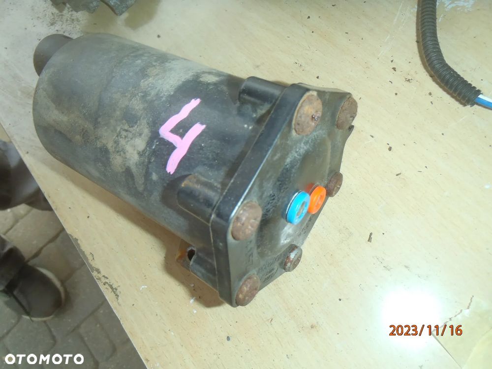 kompresor pompka zawieszenie silniczek  mocowanie tłok głowica zawór czujnik przewód wiązka kostka zbiorniczek range rover sport l320 discovery - 26