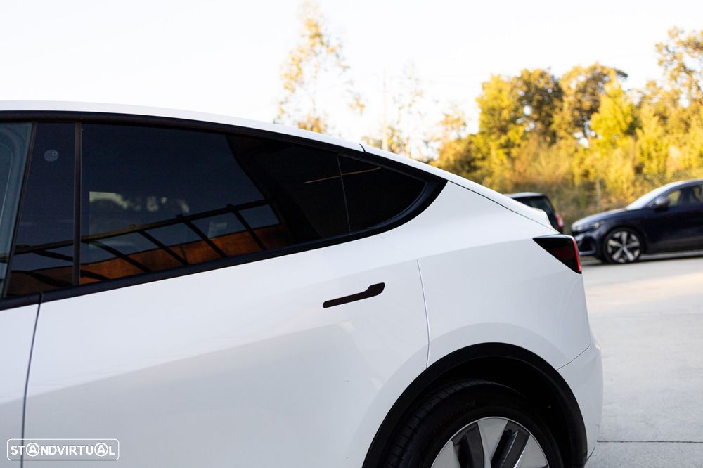 Tesla Model Y Long Range Dual Motor AWD - 17