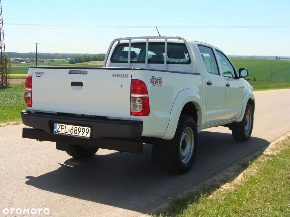 Toyota Hilux 2.5 D-4D DLX - 10