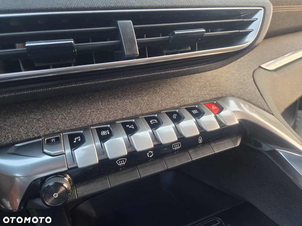 Peugeot 3008 1.2 PureTech GPF Allure S&S - 16