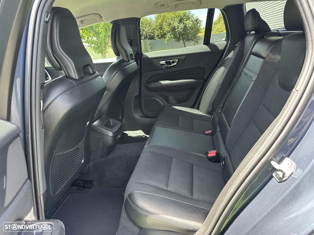 Volvo V60 2.0 D3 Momentum Plus - 27