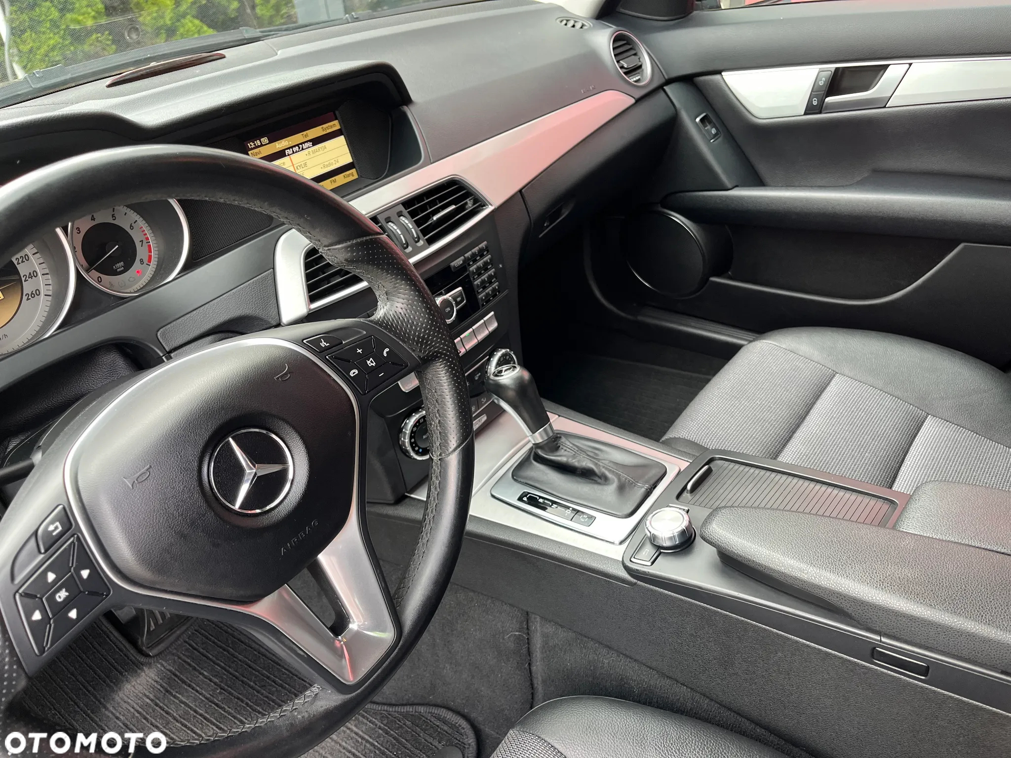 Mercedes-Benz Klasa C 180 T BlueEFFICIENCY 7G-TRONIC Avantgarde - 17