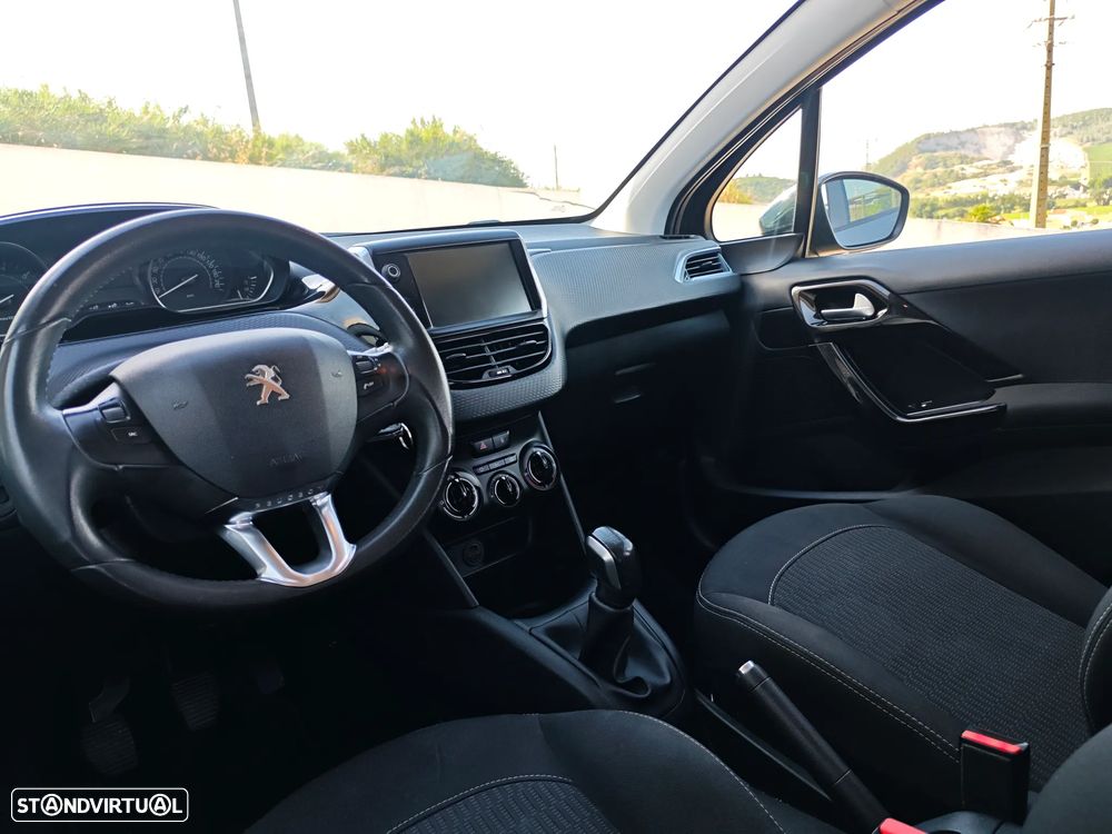 Peugeot 208 PureTech 82 Style - 21