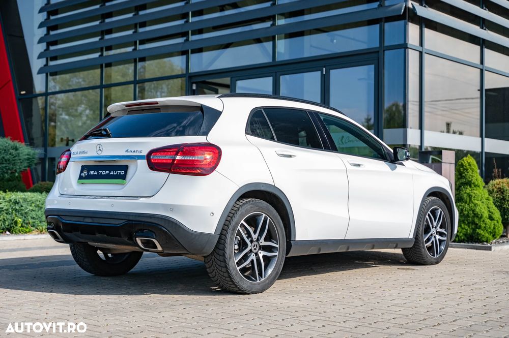 Mercedes-Benz GLA 220 d 4MATIC 7G-DCT - 14
