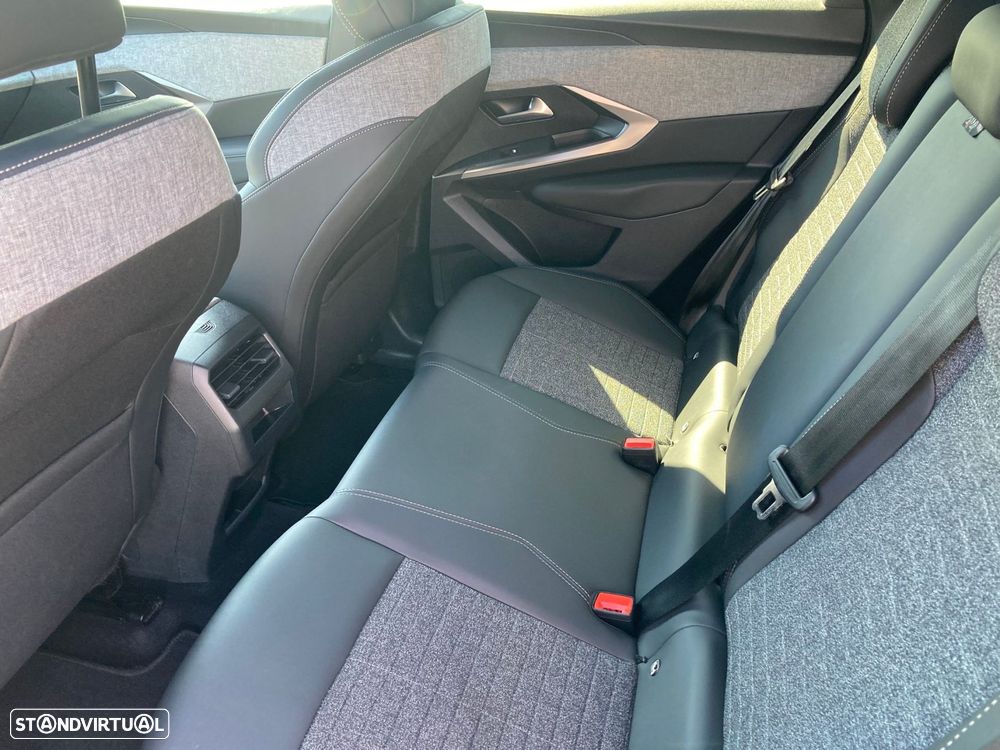 Peugeot 3008 1.2 Hybrid Allure e-DCS6 - 26
