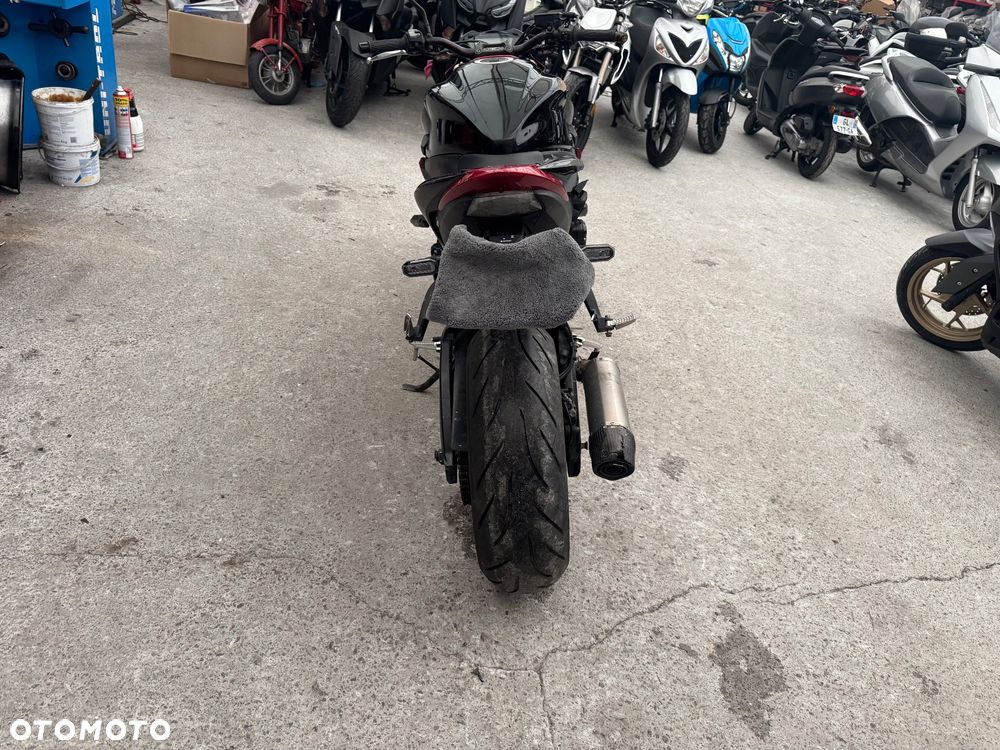 Suzuki GSX 1000 - 29