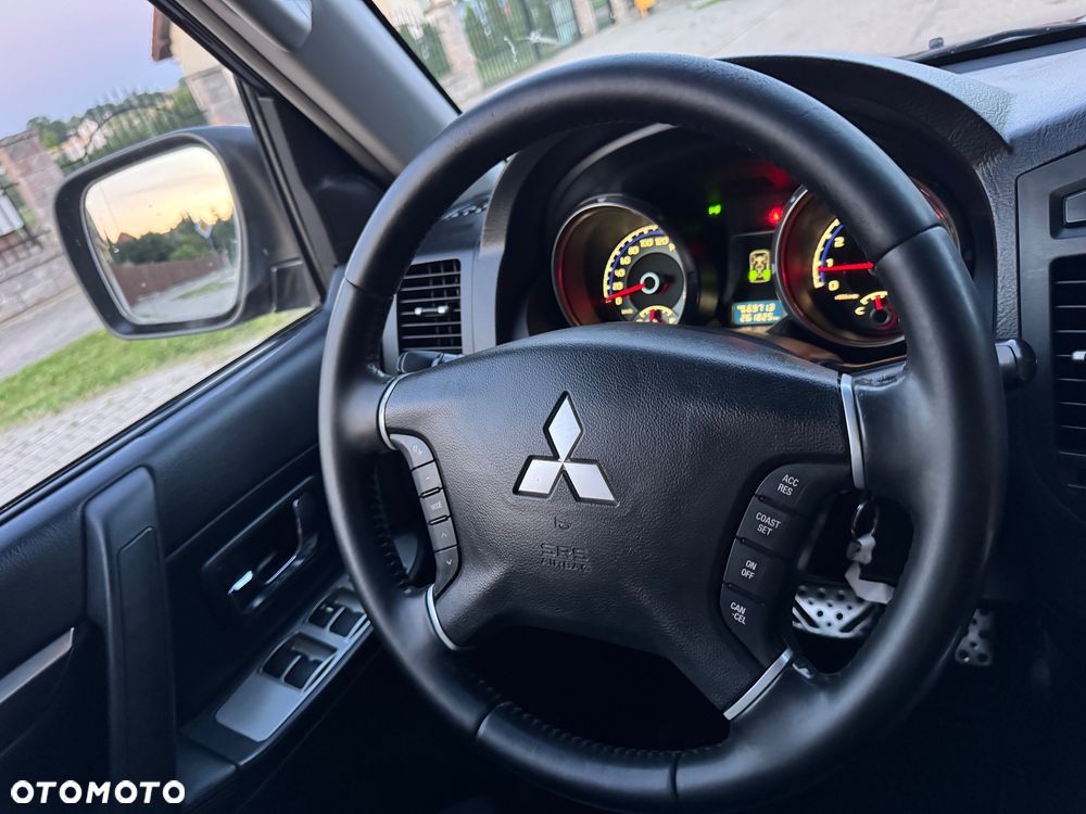 Mitsubishi Pajero 3.2 DI-D Automatik Intense - 34
