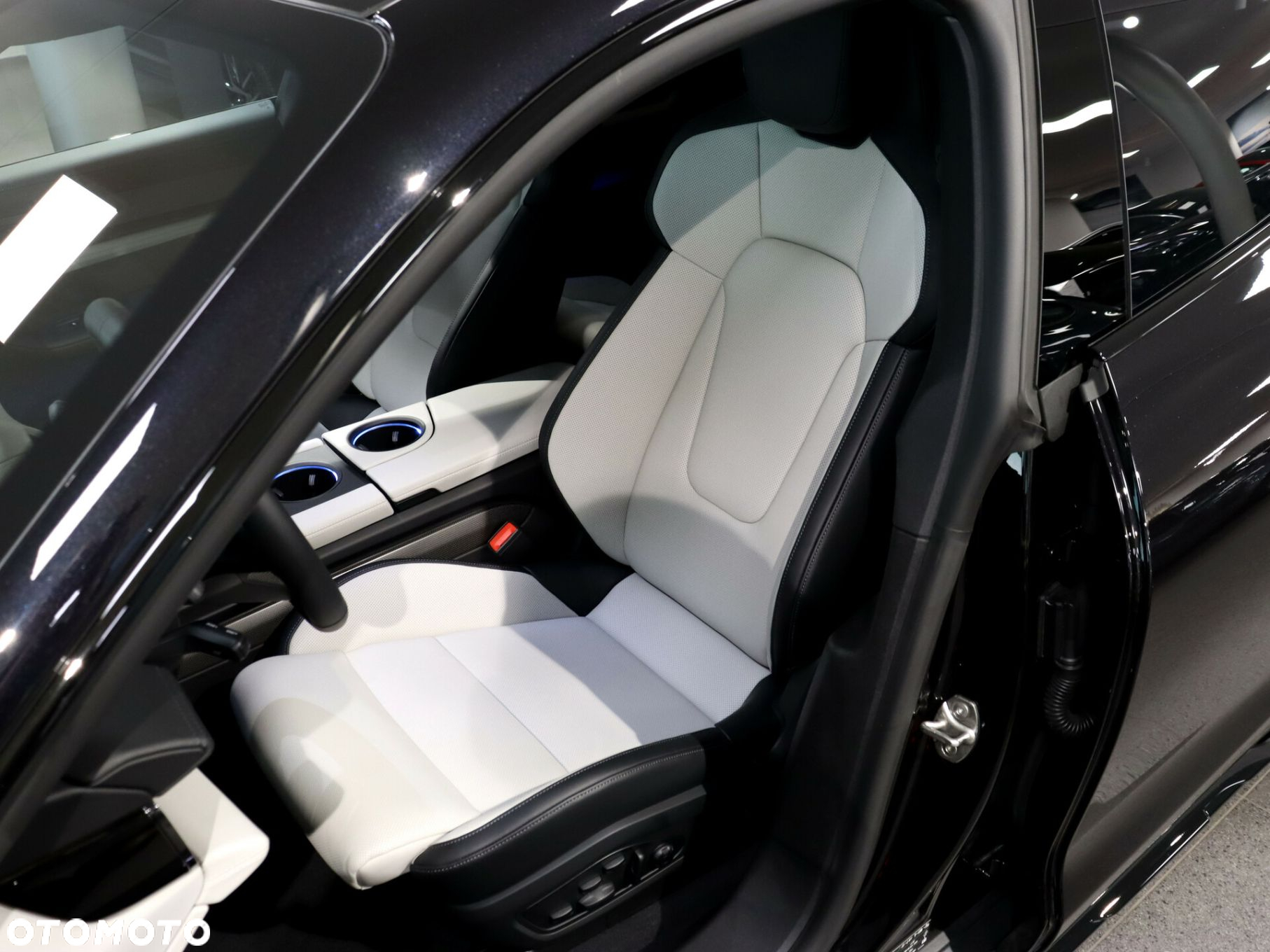 Porsche Taycan - 11