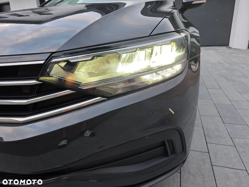 Volkswagen Passat - 12