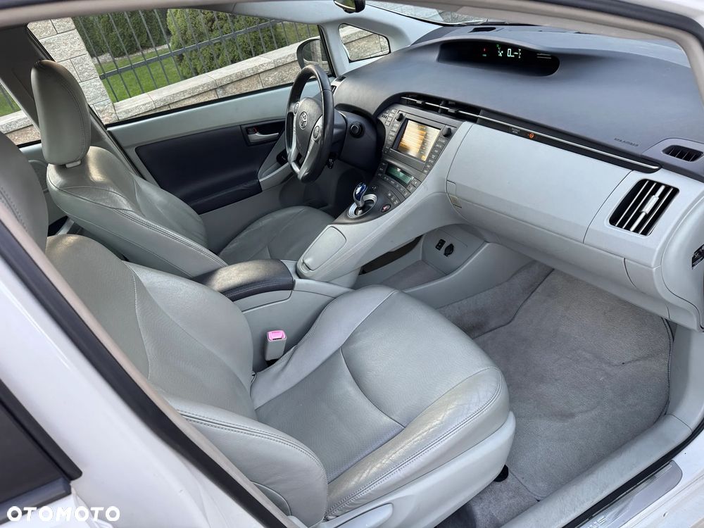 Toyota Prius 1.8 HSD Sol - 10