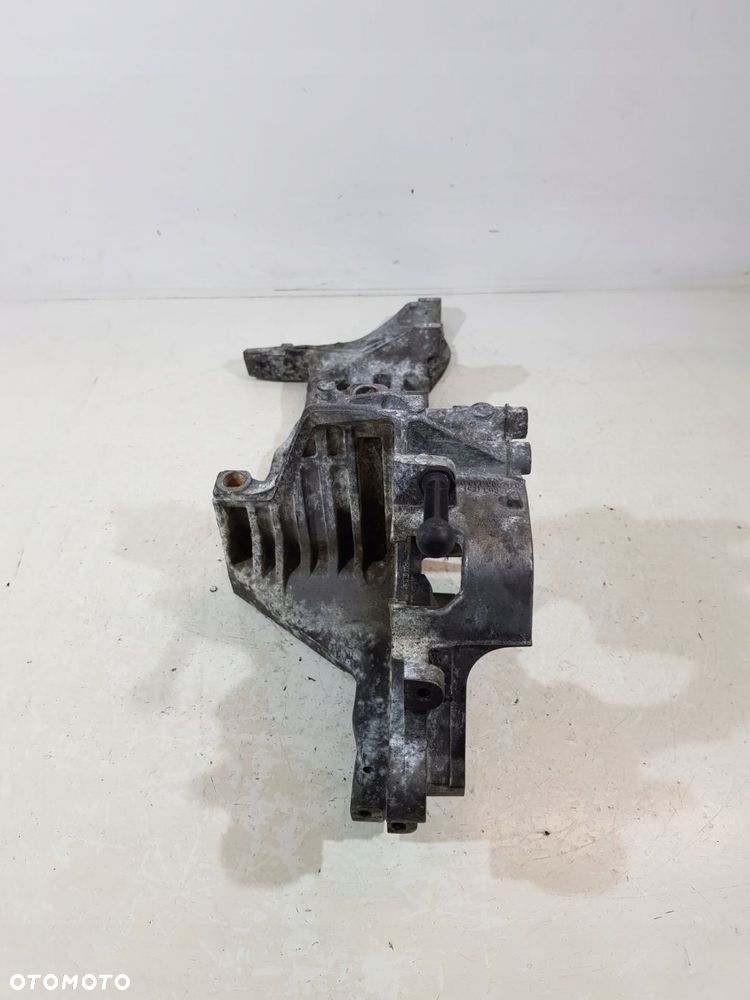 łapa wspornik alternatora 04l903143d vw audi skoda a6 a4 2.0 tdi - 4