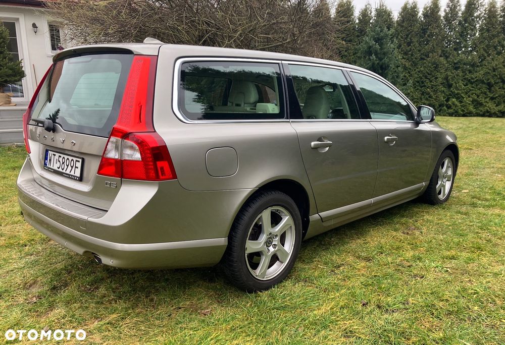 Volvo V70 D5 Momentum - 7