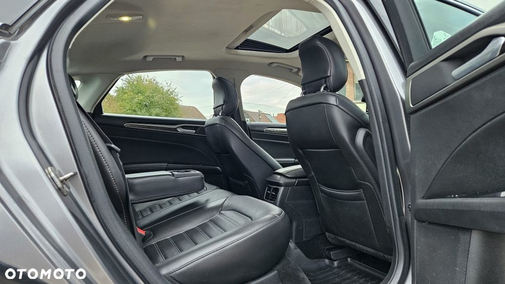Ford Fusion - 12