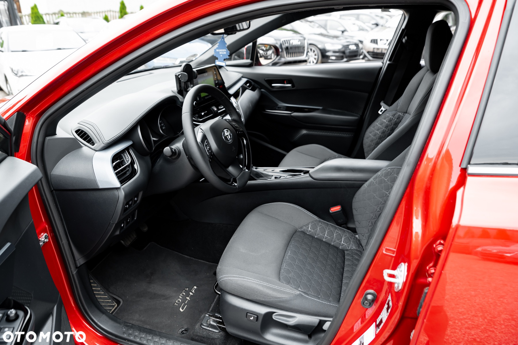 Toyota C-HR 1.8 Hybrid Team Deutschland - 17