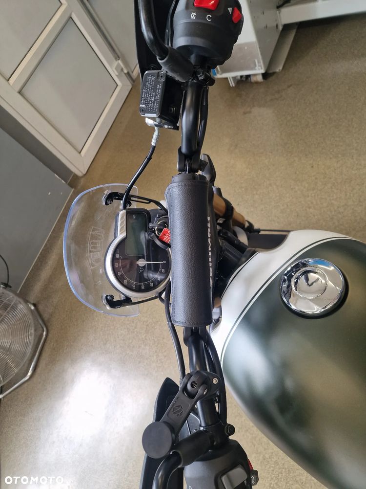Triumph Scrambler - 12
