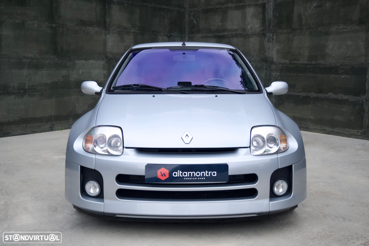 Renault Clio 3.0 V6 Sport - 2