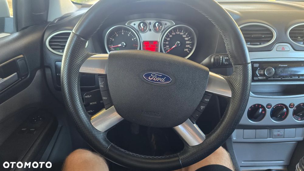 Ford Focus 1.6 Ti-VCT Sport - 38