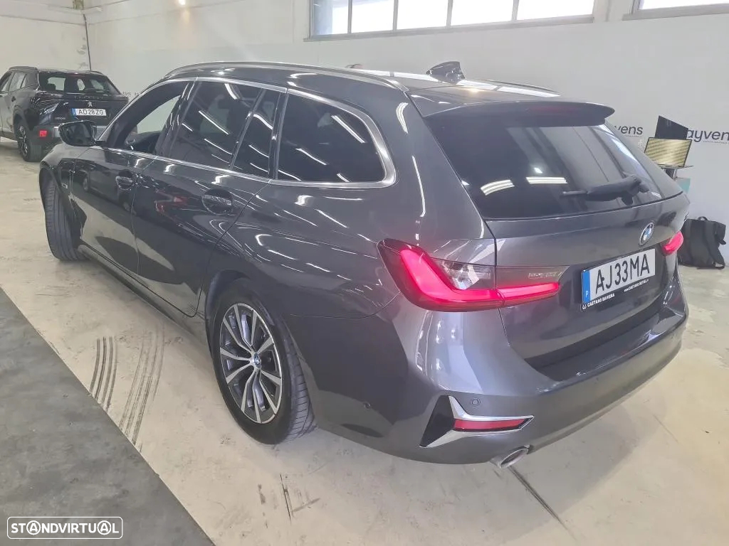 BMW 330 e Touring Line Luxury Auto - 2