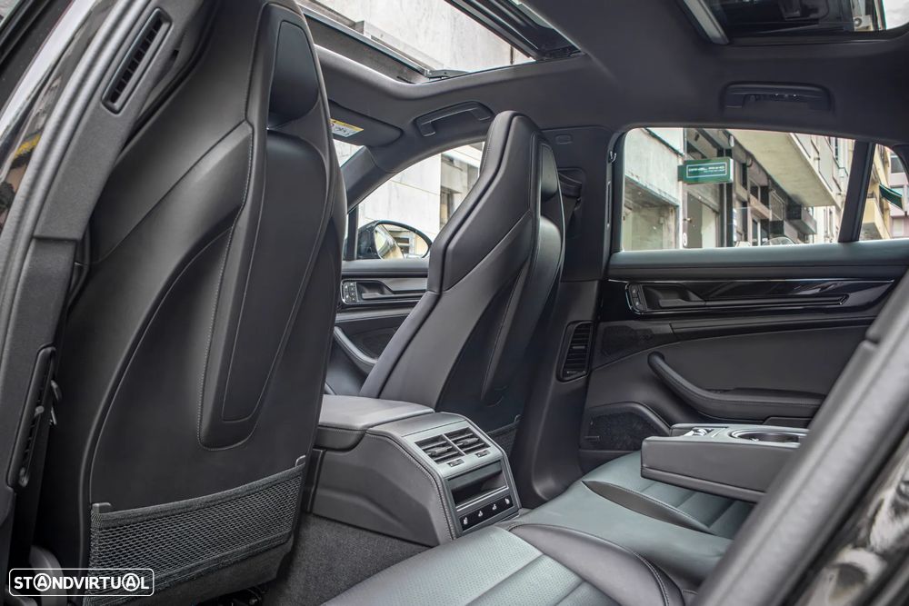 Porsche Panamera 4 E-Hybrid - 44