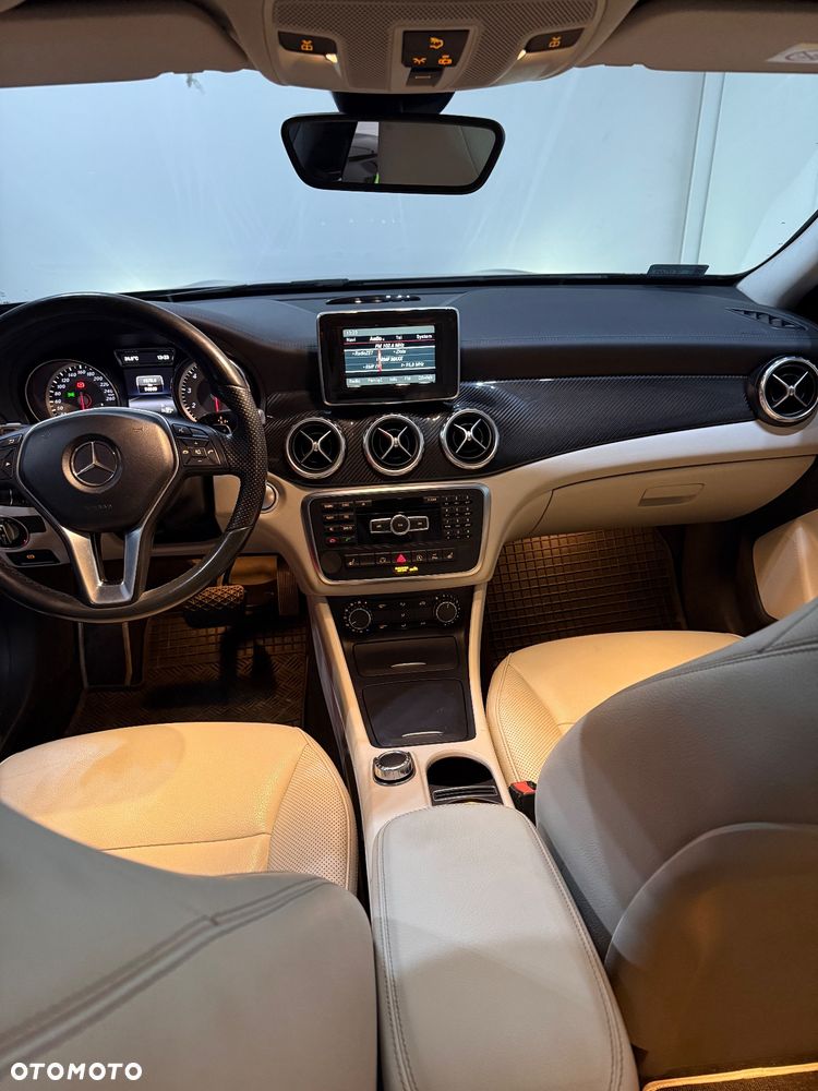 Mercedes-Benz GLA - 9