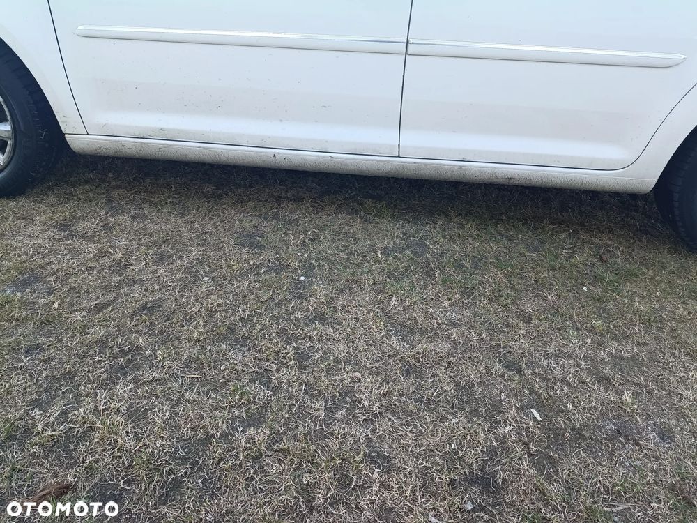 Volkswagen Touran 2.0 TDI DPF Highline DSG - 3