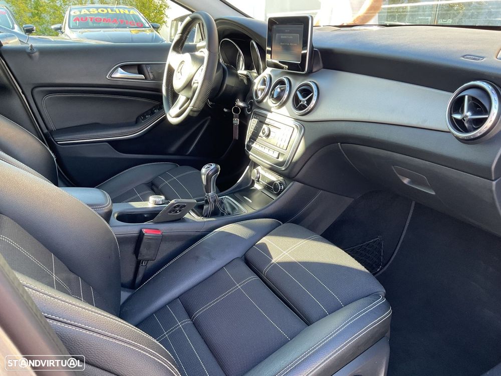 Mercedes-Benz GLA 180 d - 30