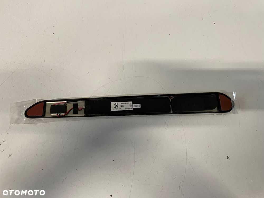 Podświetlana Listwa Progu Peugeot 208 I - 2