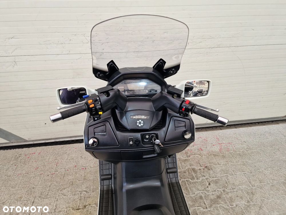Suzuki Burgman - 28