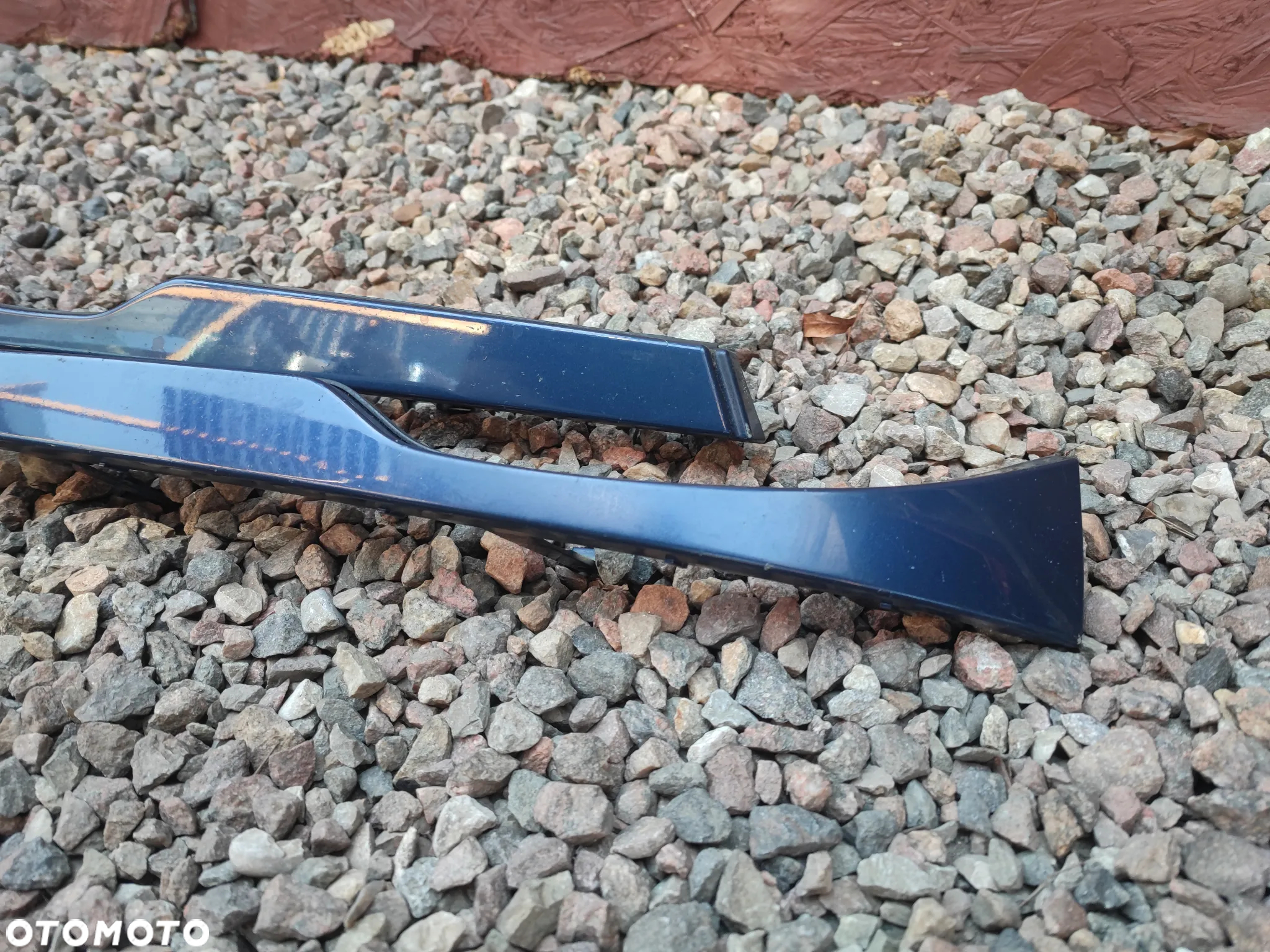 BMW E46 COUPE / CABRIO LIFT ( POLIFT ) ORYGINALNE LISTWY POD LAMPĘ / BLĘDY LAMP LEWA / PRAWA POD ŻARÓWKĘ H7 O NR. 51 13 7 064 326  / 51 13 7 064 325 OEM W KOLORZE A07 MYSTICBLAU METALIC - 2