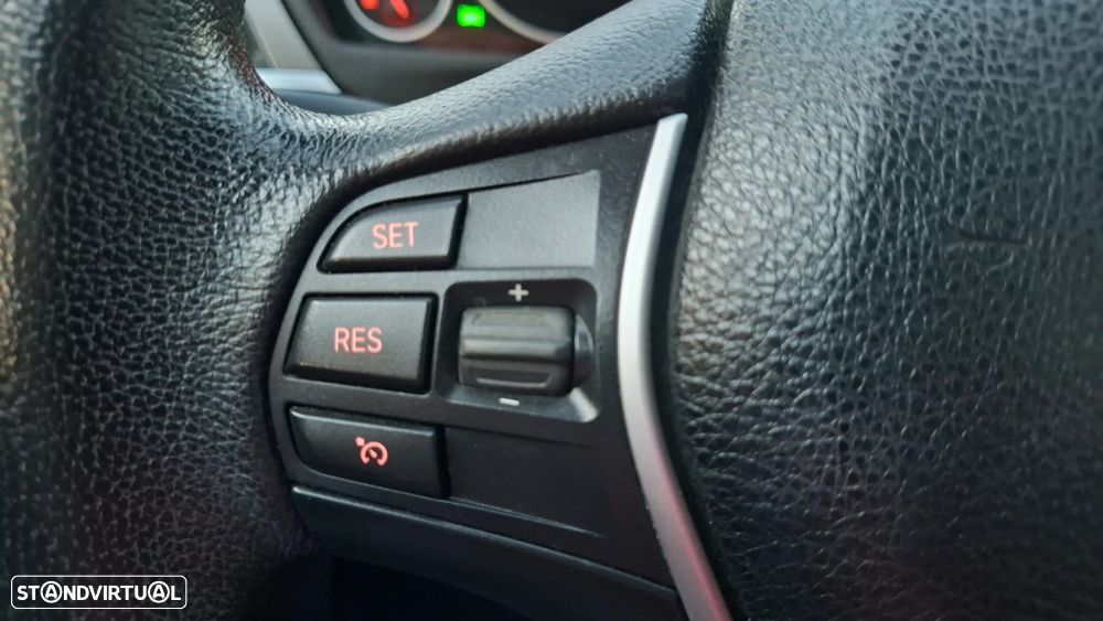 BMW 318 d Line Sport - 43