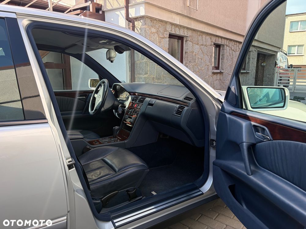 Mercedes-Benz Klasa E - 9