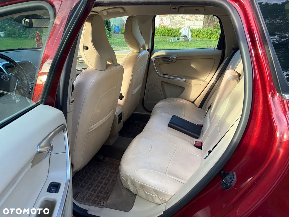 Volvo XC 60 2.4D AWD Momentum - 11