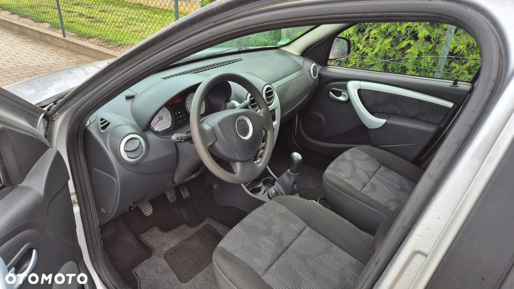 Dacia Sandero Stepway 1.6 - 9
