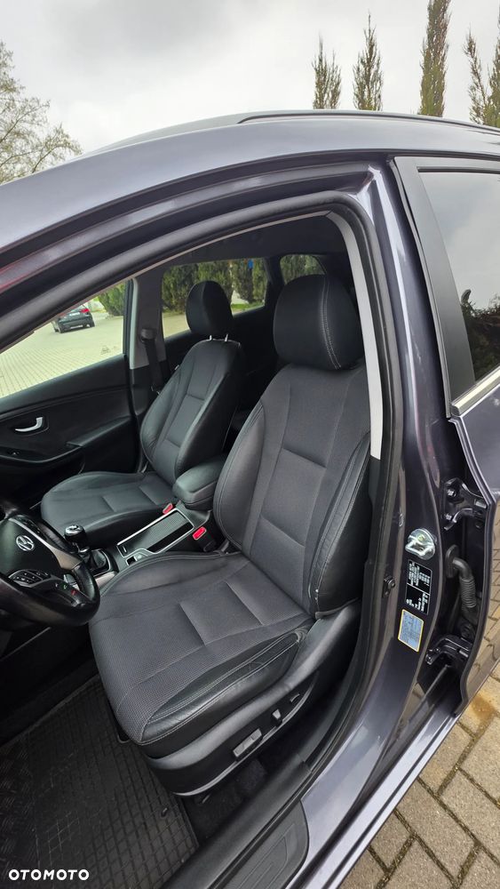 Hyundai i30 blue 1.6 CRDi Premium - 29