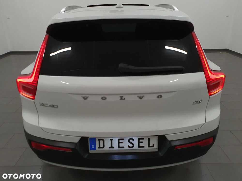 Volvo XC 40 D3 SCR R-Design - 32