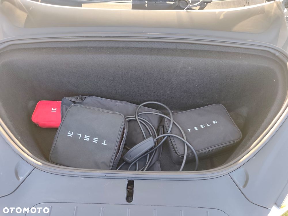 Tesla Model X - 13