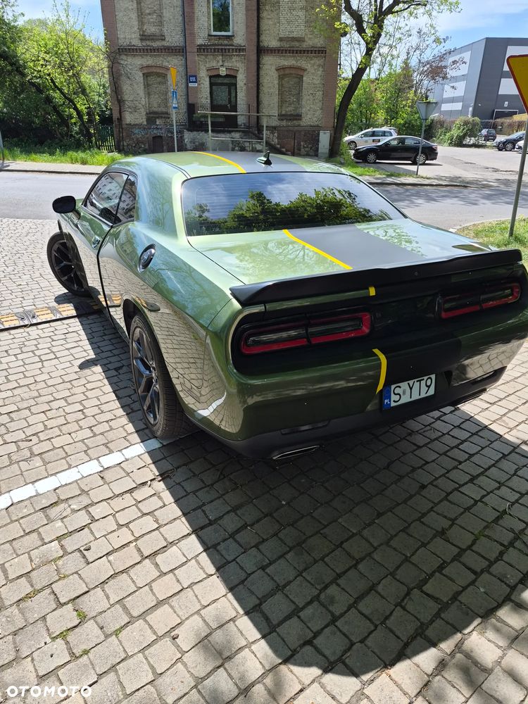 Dodge Challenger - 4
