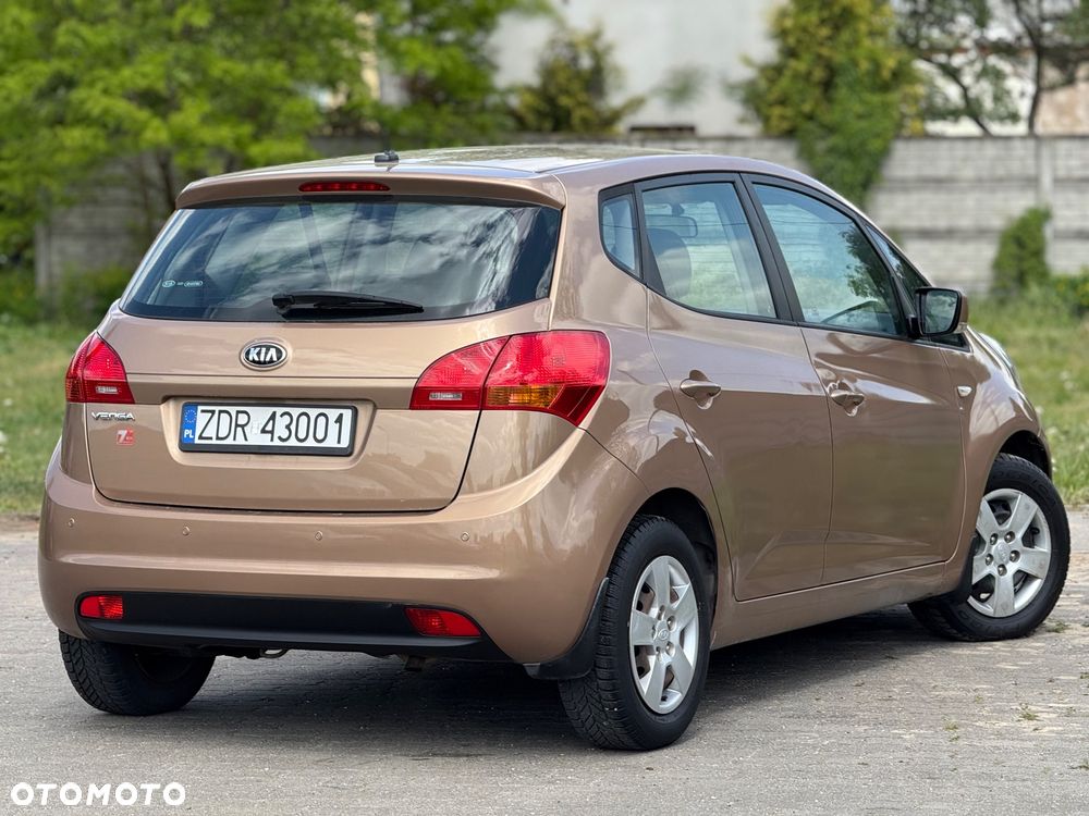 Kia Venga 1.6 L - 11
