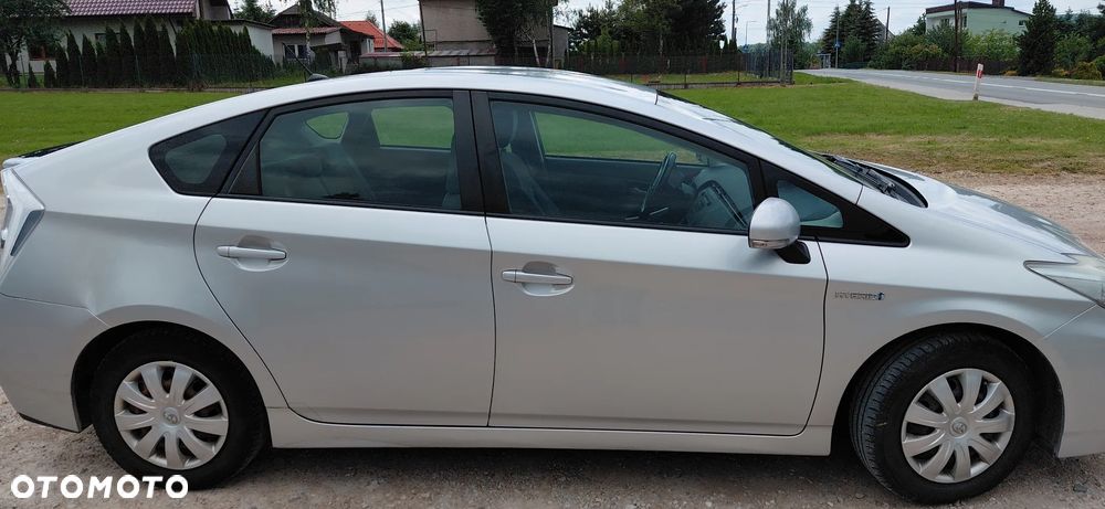 Toyota Prius 1.8 HSD Prestige - 4