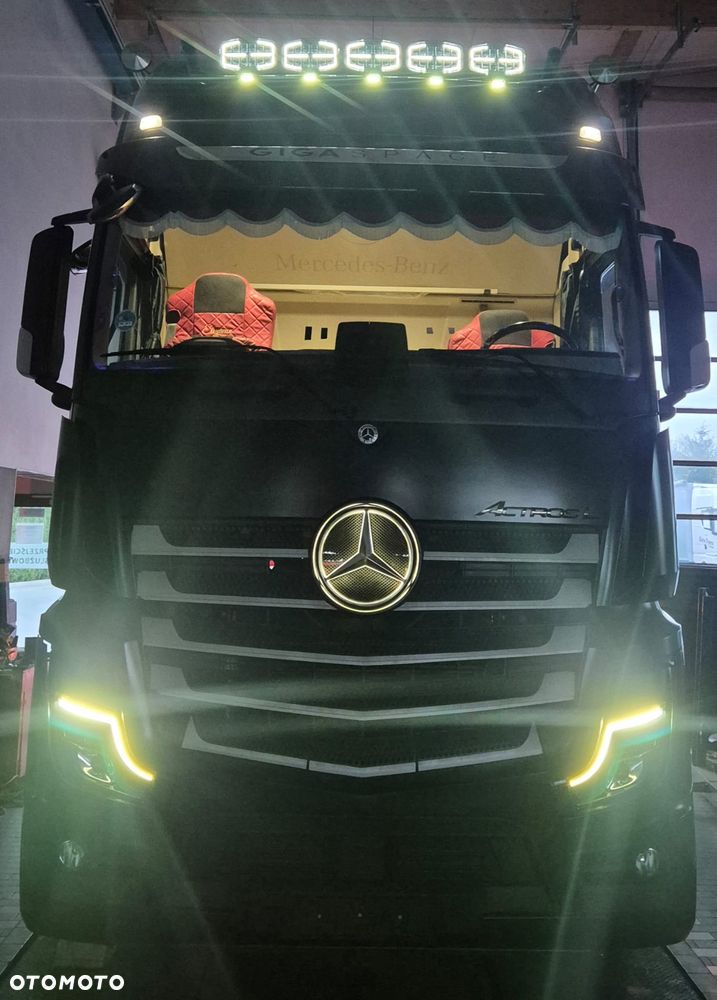 Mercedes-Benz ACTROS - 1