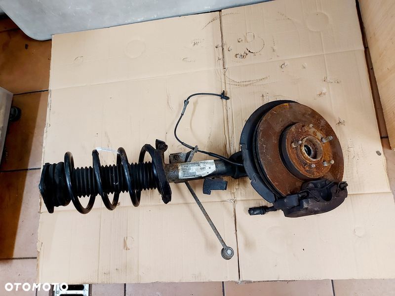 VOLVO C30 S40 II 2.0 B 16V MCPHERSON LEWY PRZÓD ZWROTNICA LEWA AMORTYZATOR 2582161 - 1