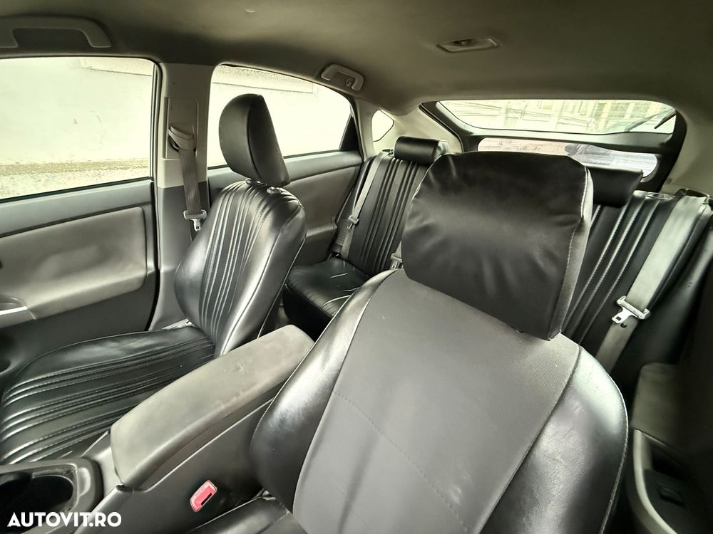 Toyota Prius (Hybrid) Sol - 13