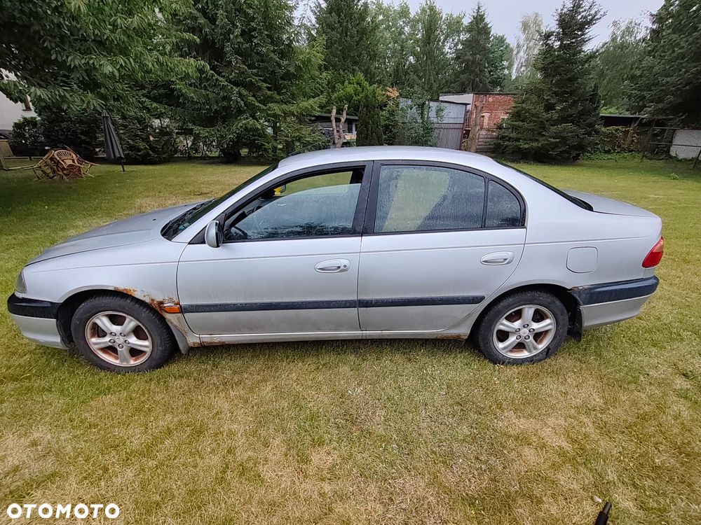 Toyota Avensis - 4